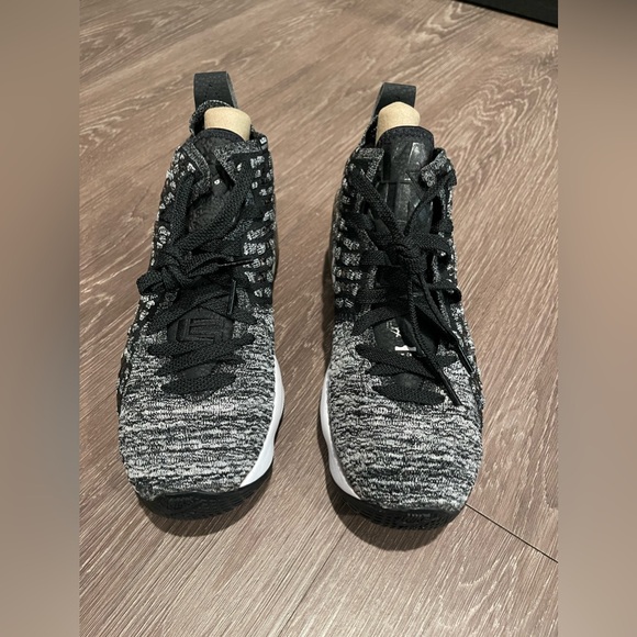 Nike LeBron James XVII 17 In The Arena Black/White Oreo - Picture 4 of 9